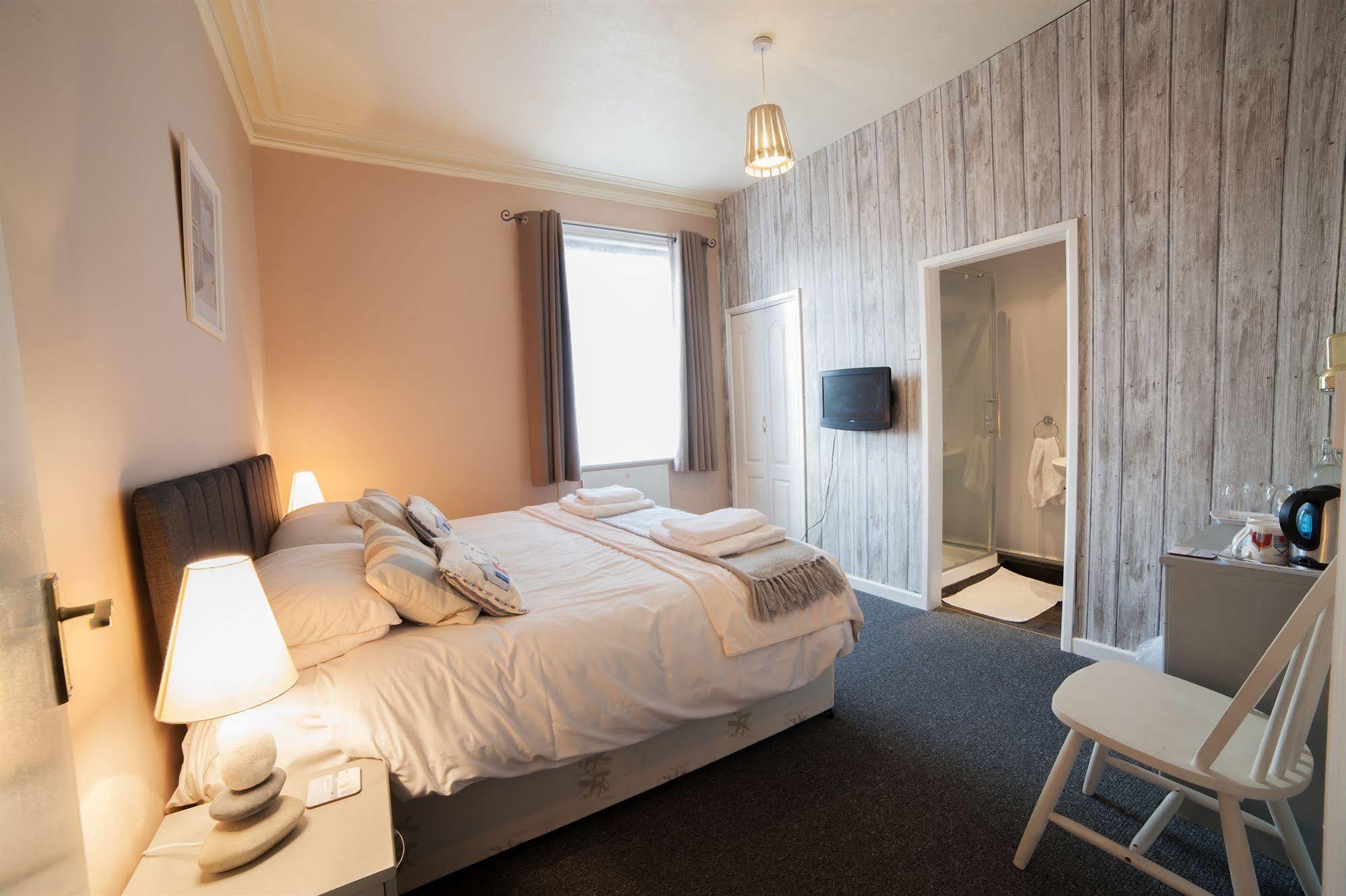 Bed and Breakfast Waves In Bournemouth Exteriér fotografie